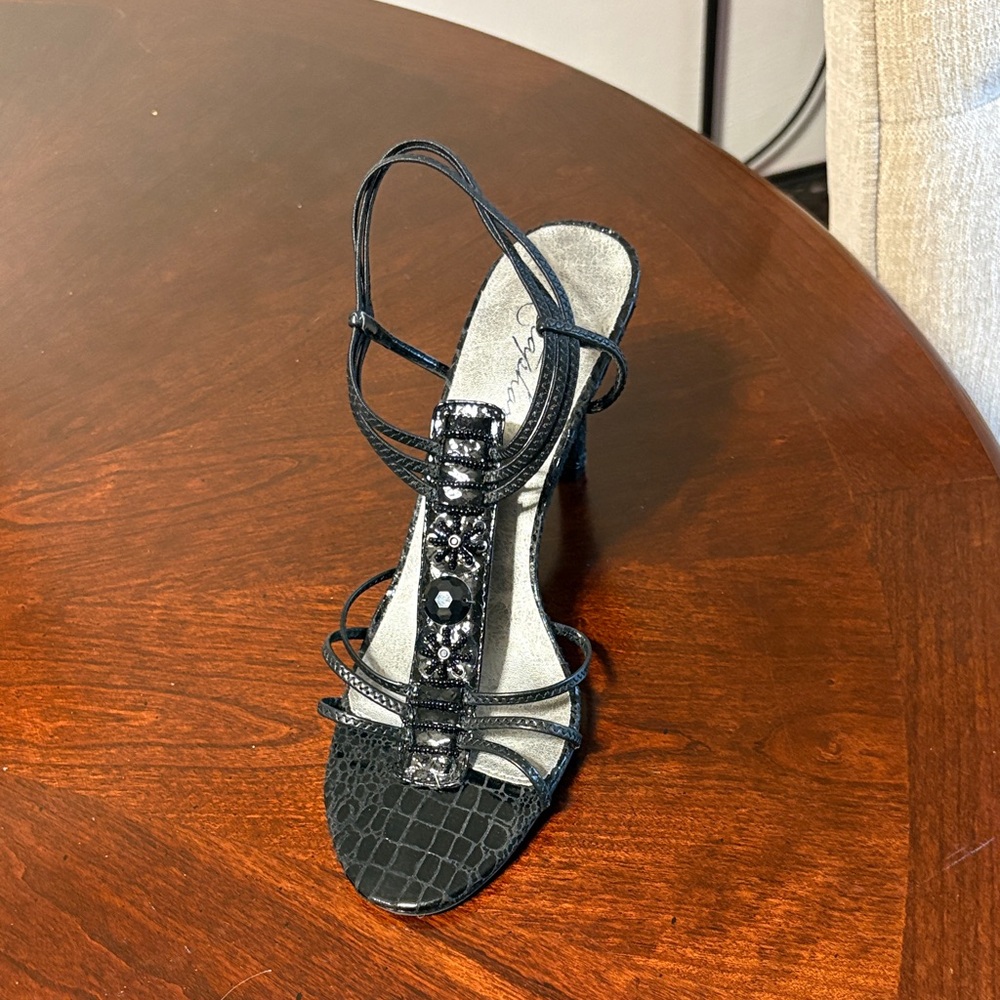 Metaphor Black Strappy 👠 - Picture 3 of 4